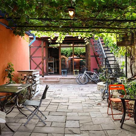 Funky Mamaliga Hostel Kiszyniów Zewnętrze zdjęcie