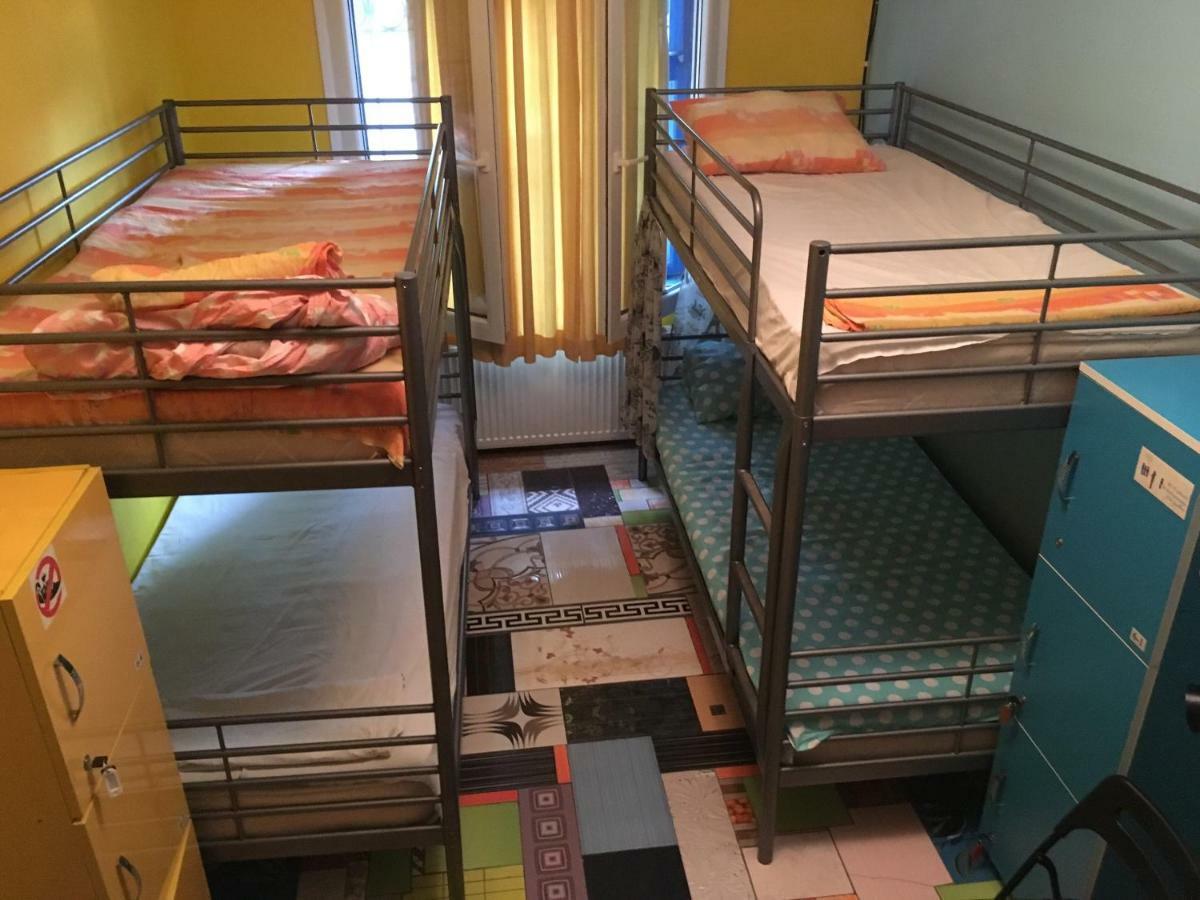 Funky Mamaliga Hostel Kiszyniów Zewnętrze zdjęcie